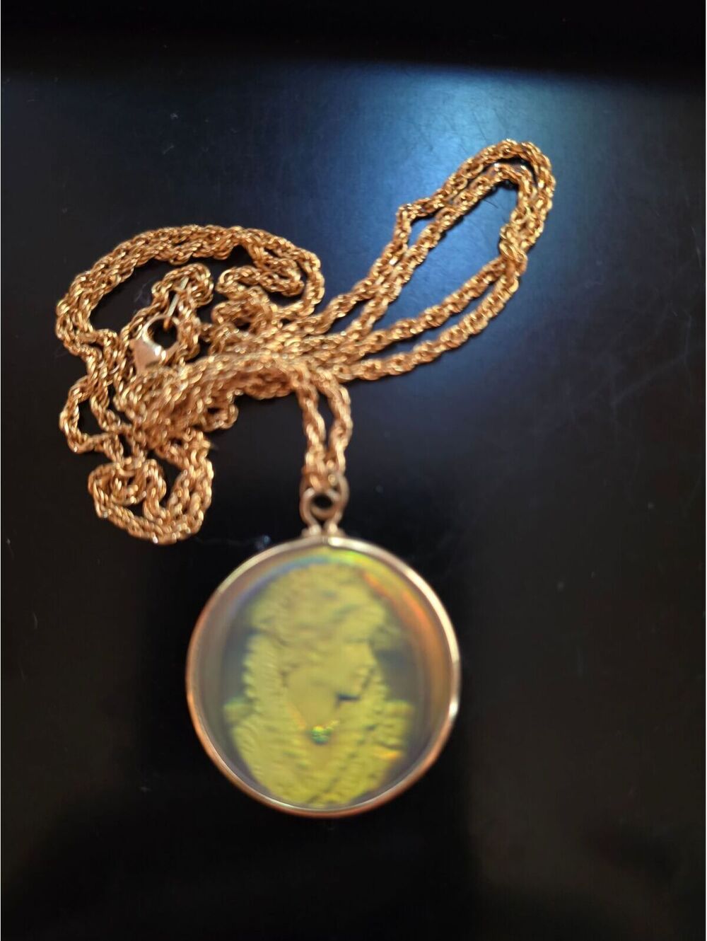 Rare 1980's hologram cameo